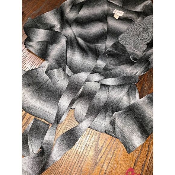 Size 4-6 Tracy Porter Grey Long Sleeve Knit Wrap Sweater Cardigan Crochet Flower - Picture 4 of 5